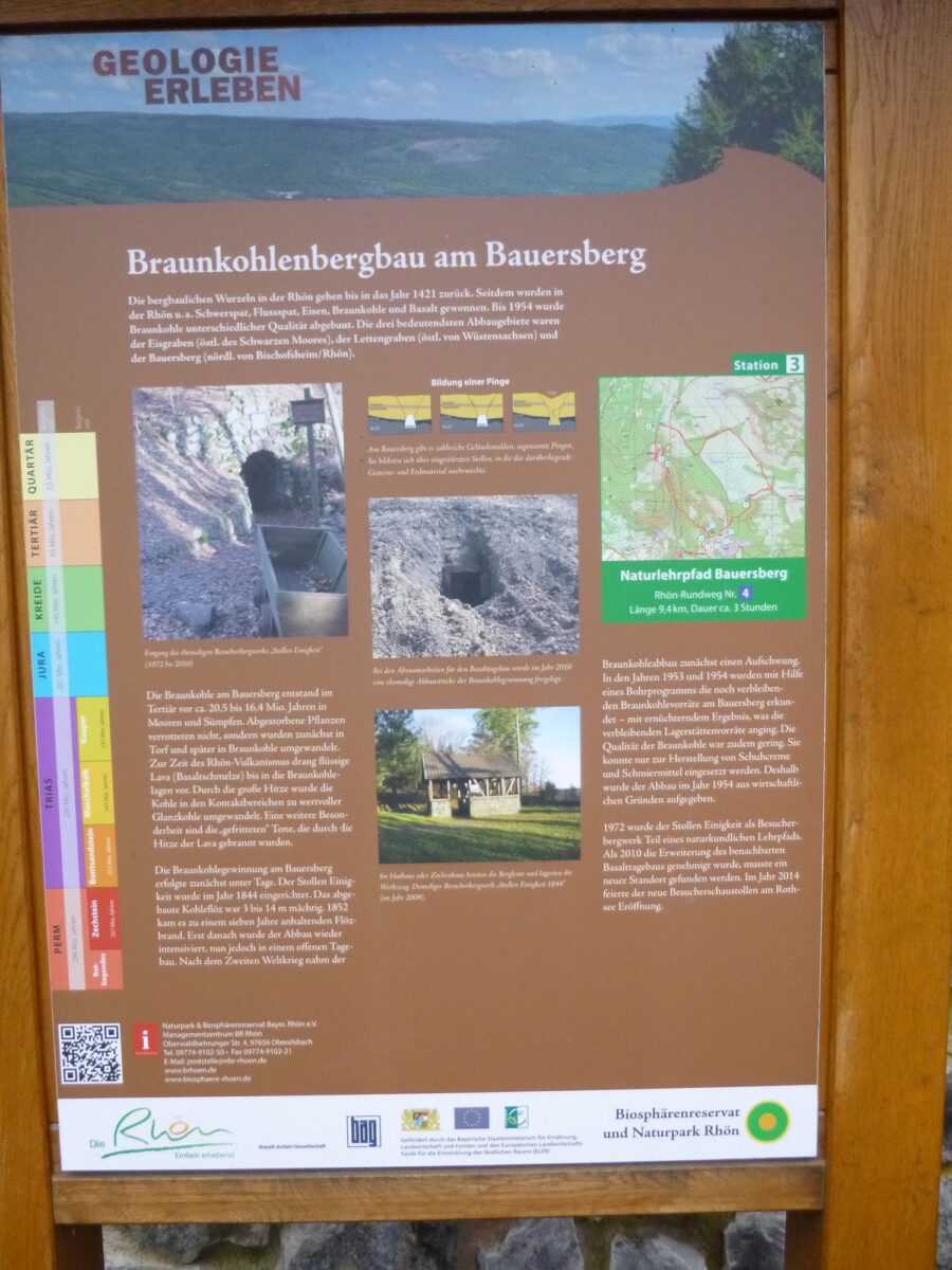 Schild: Braunkohlebergbau am Bauersberg vom Geologischen Lehrpfad am Rothsee in der Rhön