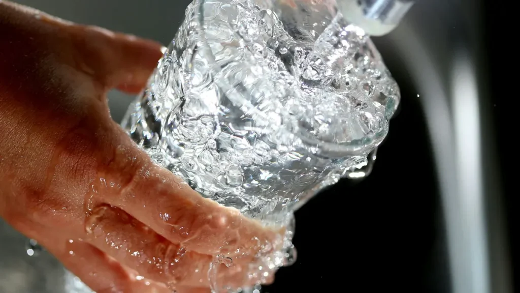 Foto Berg, dpa (Symbolbild): "Wasser erleben – Ein Jahr voller Entdeckungen" lautet das Motto eines Aktionsjahres zum Thema Wasser. In dessen Rahmen finden verschiedene Veranstaltungen statt, die die Bedeutung des Wassers für das Leben der Menschen verdeutlichen sollen.