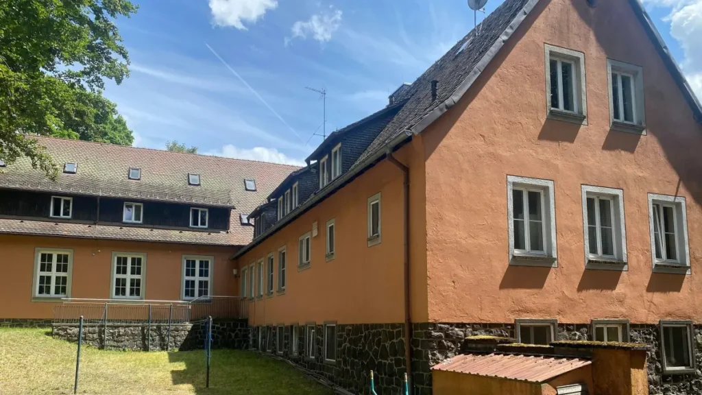 Foto Thomas Pfeuffer: Es gibt eine Zukunft für das Schullandheim Bauersberg in der Rhön (Archivbild): Die Sparkasse Bad Neustadt hat das Areal erworben und möchte den "Spirit" der Einrichtung erhalten.