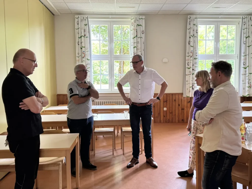 Foto Bürgerbüro MdL Thomas Zöller: v.l. Heimleiter Dieter Köstler, Geschäftsführer Markus Seibel, MdL Thomas Zöller, Leitung des Studienhauses Andrea Schmitt und Frank Helmerich, Mitarbeiter im Bürgerbüro